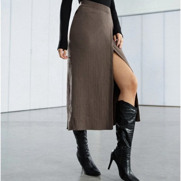 Ribbed Knit Split Hem Skirt - Picture 5 of 6